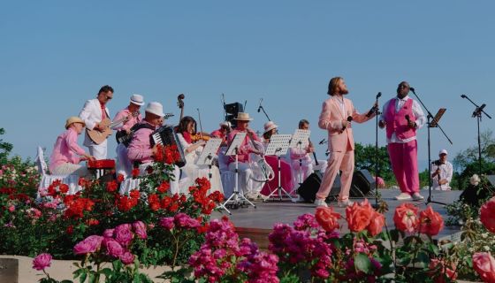 Концерт «Современная классика в цветущих розах»